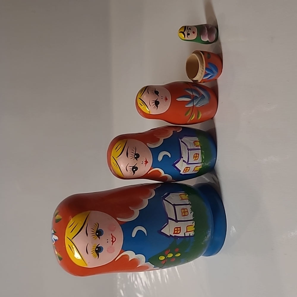Russian traditional Matryoshka nesting dolls  5" hand-pained 1 missing